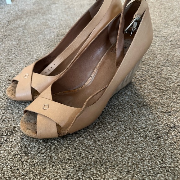 Lucky Brand Wedge Heels - Picture 6 of 10